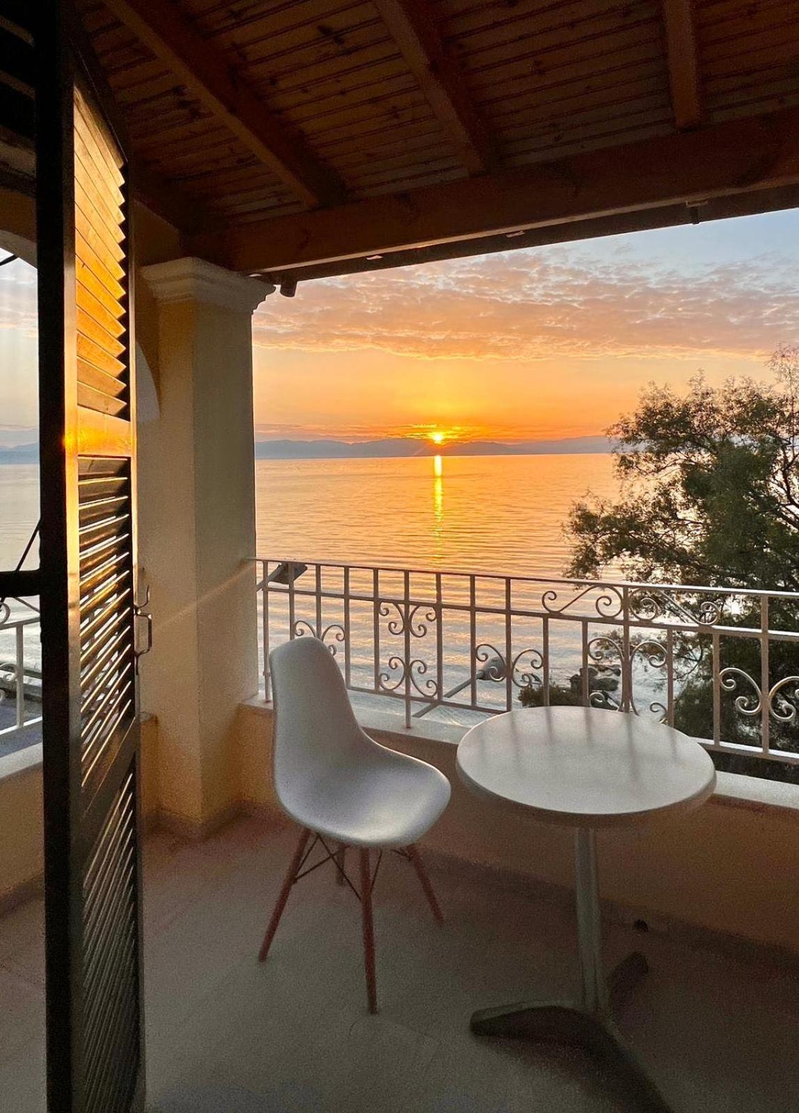 Ionian Mare Aparthotel Agios Ioannis Peristeron  Exterior photo